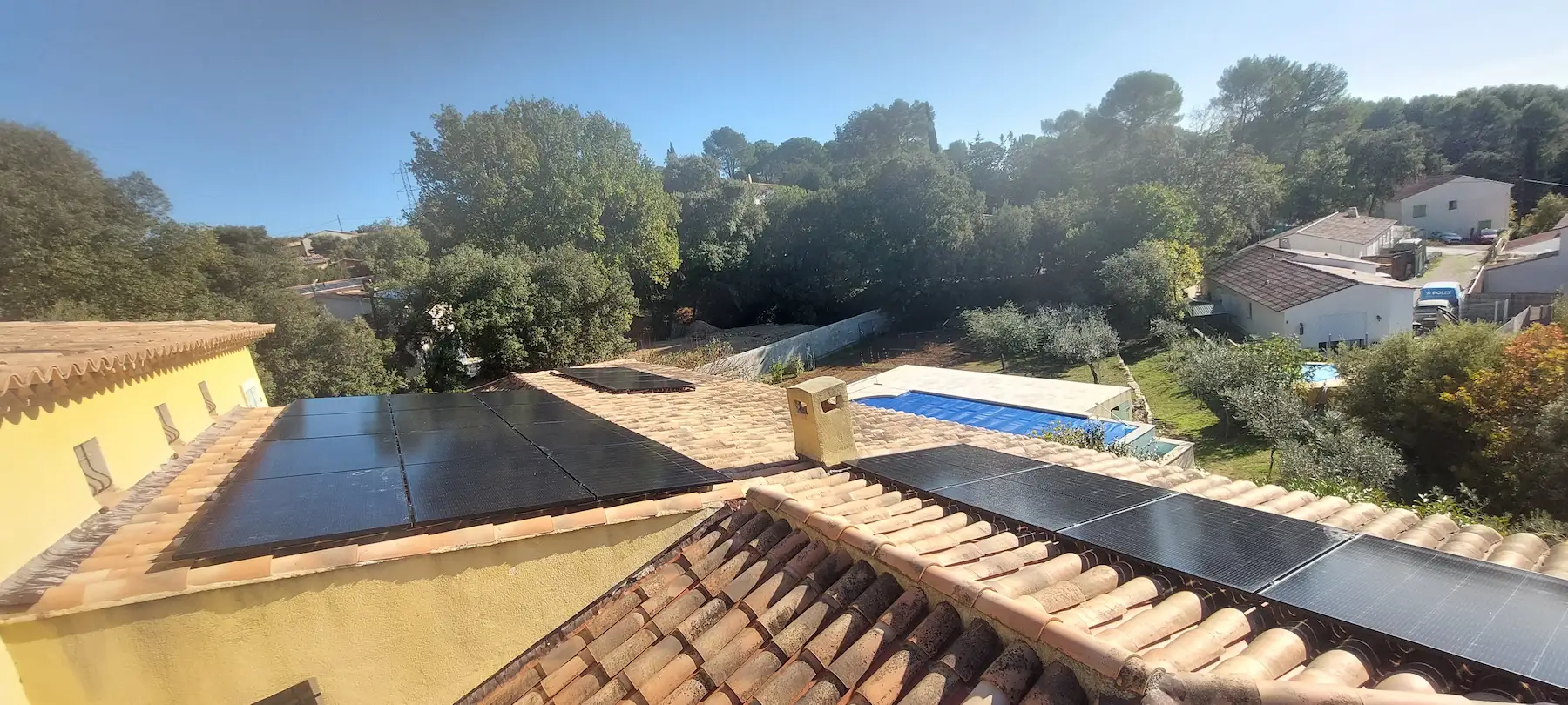 Installation sur toit provençal